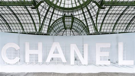 Chanel reproduit le célèbre panneau Hollywood au .